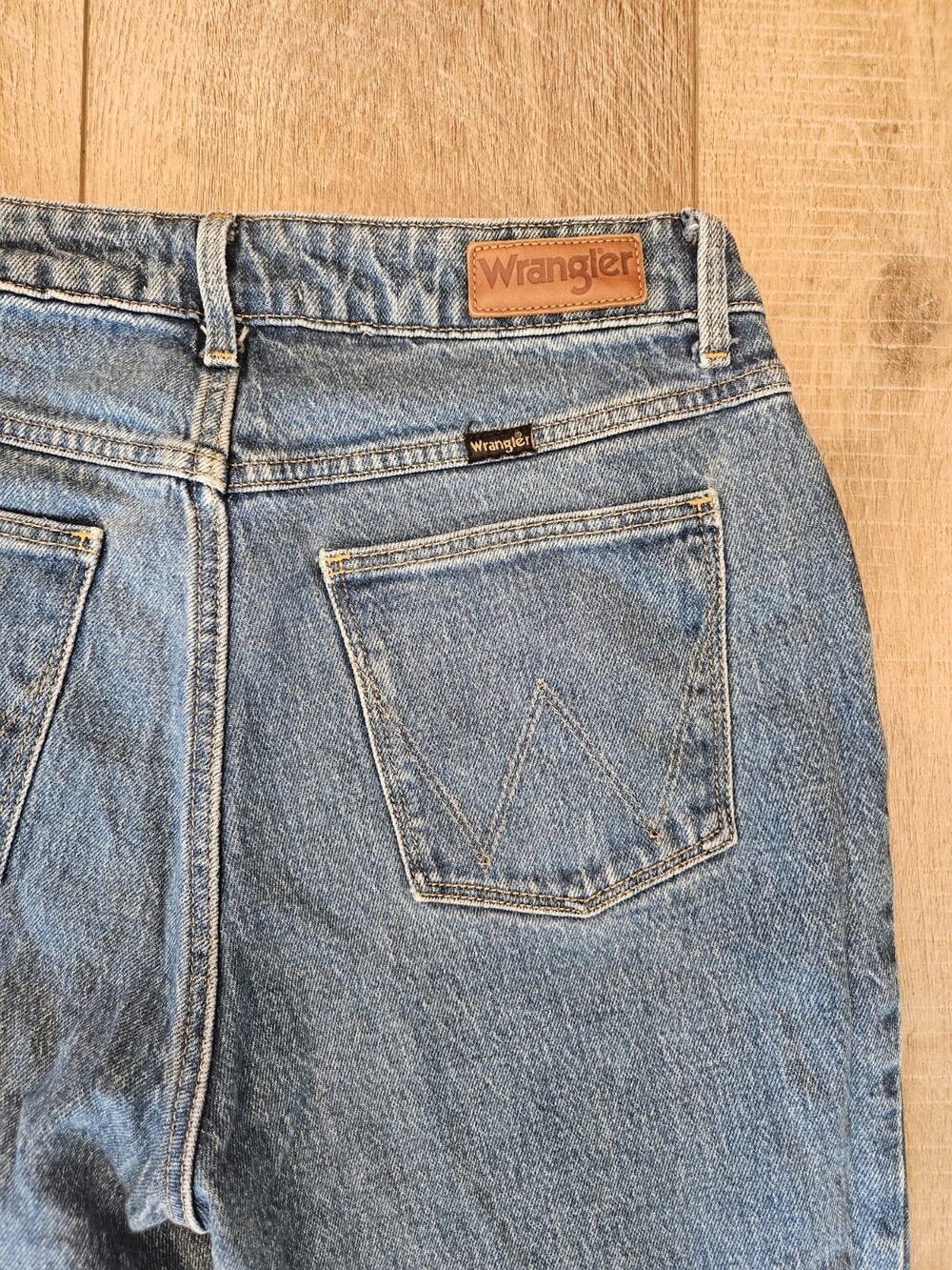 Wrangler Fierce Flare High Rise Denim Jeans Size 6/28x32 Blue Medium Wash